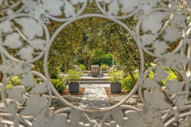 1670 Cabernet Ln, St. Helena, CA 94574