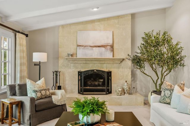 1670 Cabernet Ln, St. Helena, CA 94574