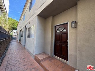 2708 Arizona Avenue C, Santa Monica, CA 90404