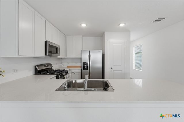 5717 Mangas Circle, Seguin, TX 78155