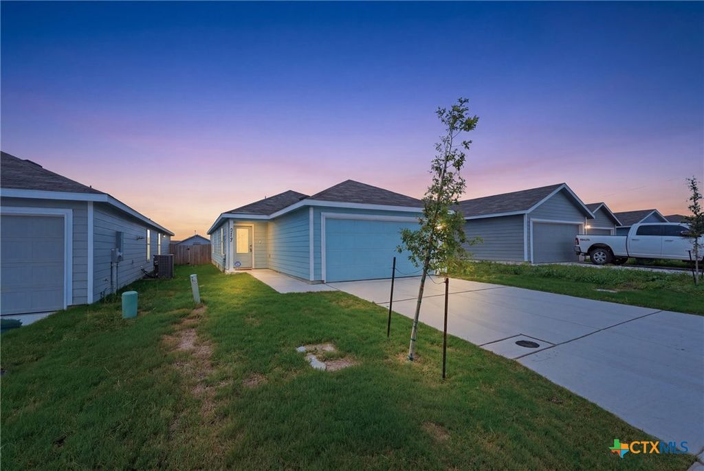 5717 Mangas Circle, Seguin, TX 78155
