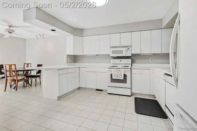 26917 Ann Arbor Trail, Dearborn Heights, MI 48127