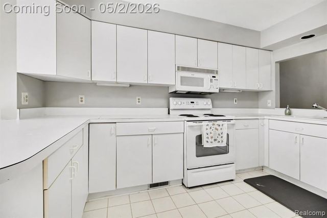 26917 Ann Arbor Trail, Dearborn Heights, MI 48127