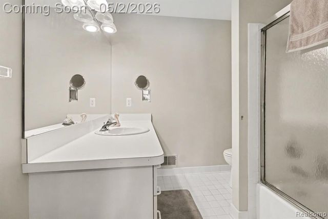 26917 Ann Arbor Trail, Dearborn Heights, MI 48127