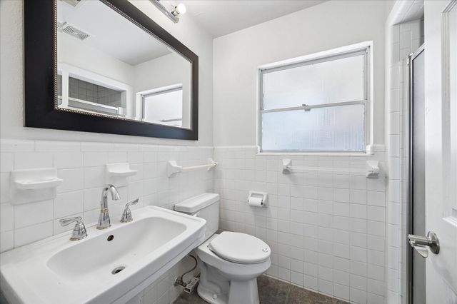 4901 Valerie Street, Bellaire, TX 77401
