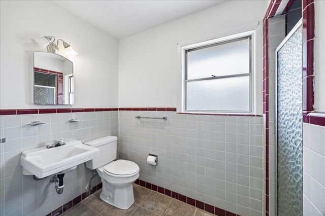 4901 Valerie Street, Bellaire, TX 77401
