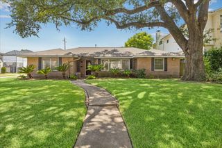 4901 Valerie Street, Bellaire, TX 77401