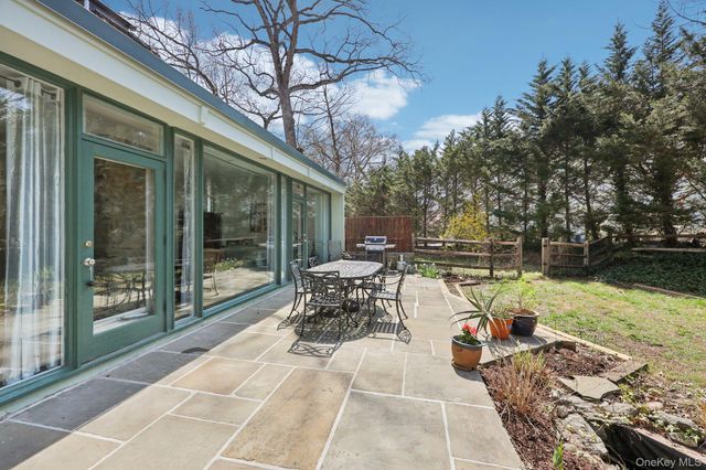 44 Old Country Road, New Rochelle, NY 10804
