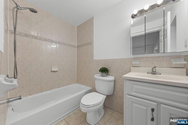 433 1st Street B, Palisades Park, NJ 07650