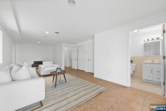 433 1st Street B, Palisades Park, NJ 07650