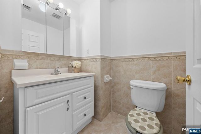 433 1st Street B, Palisades Park, NJ 07650