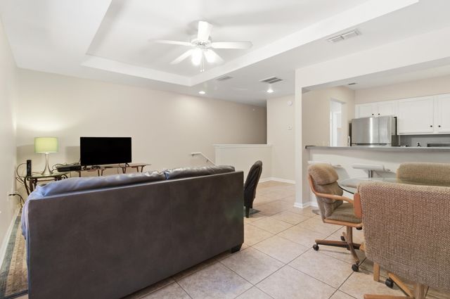 741 White Dr Apt 32, Tallahassee, FL 32304