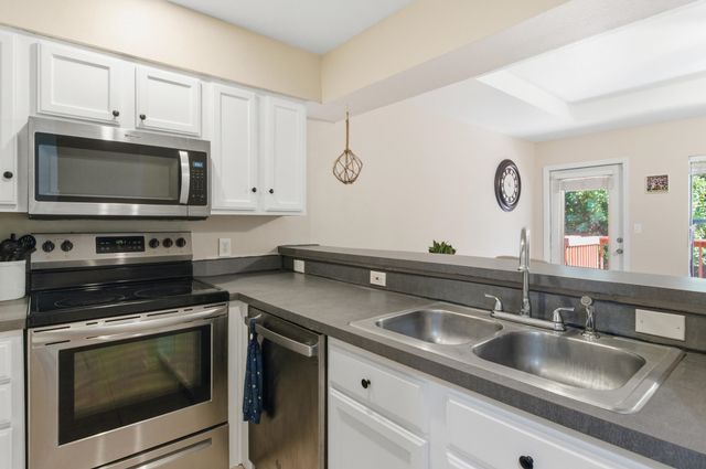 741 White Dr Apt 32, Tallahassee, FL 32304