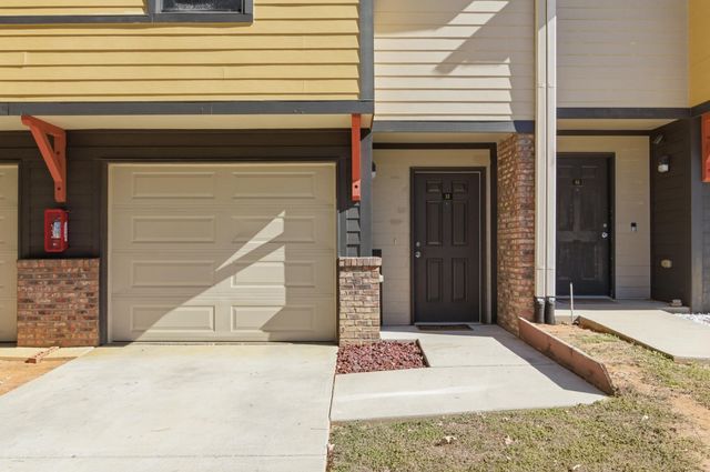 741 White Dr Apt 32, Tallahassee, FL 32304