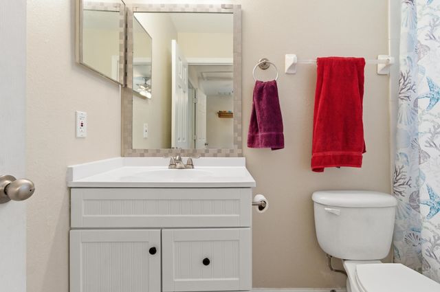 741 White Dr Apt 32, Tallahassee, FL 32304