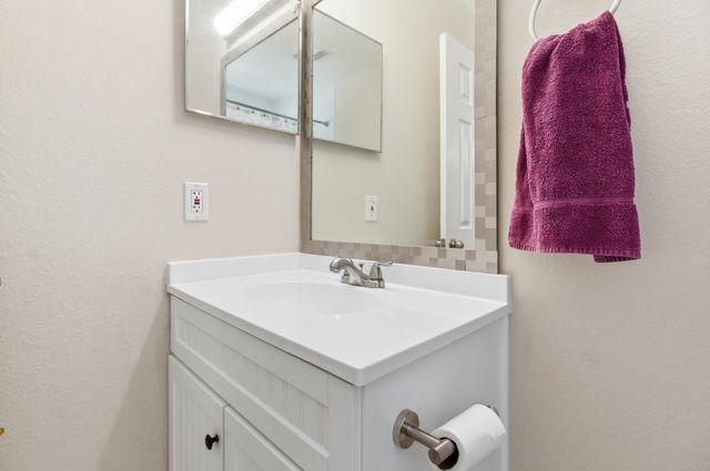 741 White Dr Apt 32, Tallahassee, FL 32304