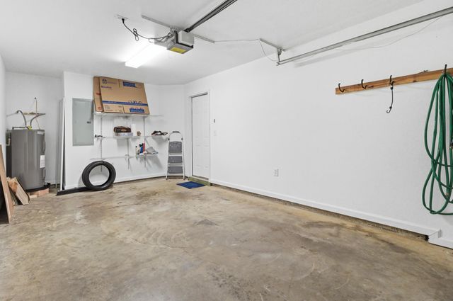 741 White Dr Apt 32, Tallahassee, FL 32304