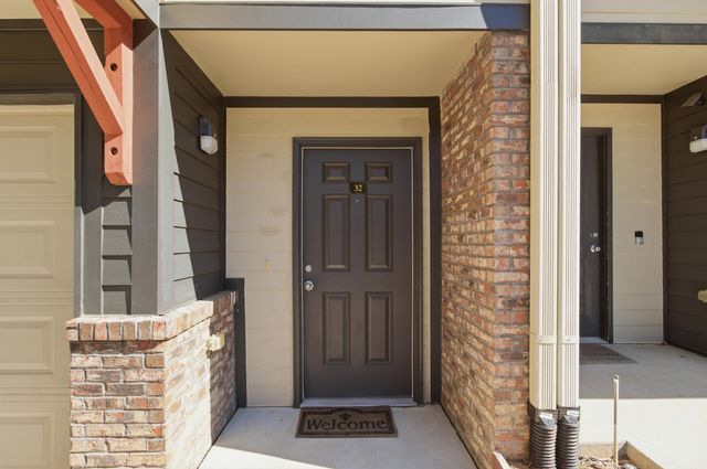 741 White Dr Apt 32, Tallahassee, FL 32304