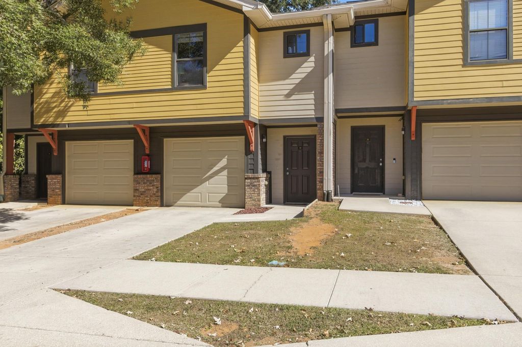 741 White Dr Apt 32, Tallahassee, FL 32304