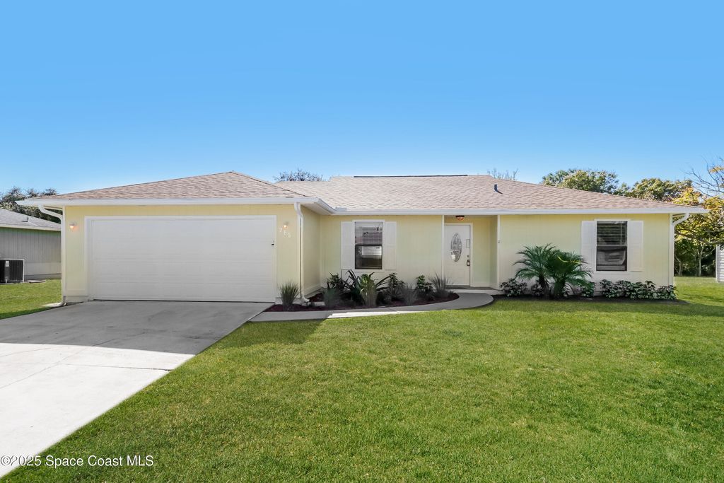 785 2nd Place SW, Vero Beach, FL 32962