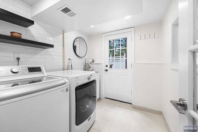13 Windsor Drive, Park Ridge, NJ 07656