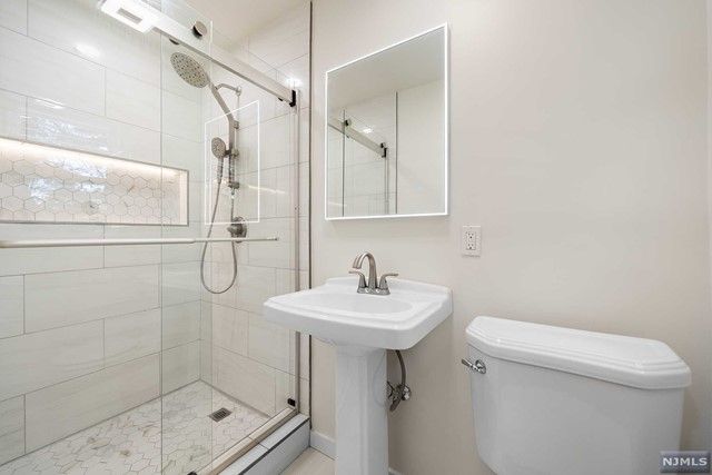 13 Windsor Drive, Park Ridge, NJ 07656