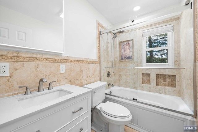 13 Windsor Drive, Park Ridge, NJ 07656
