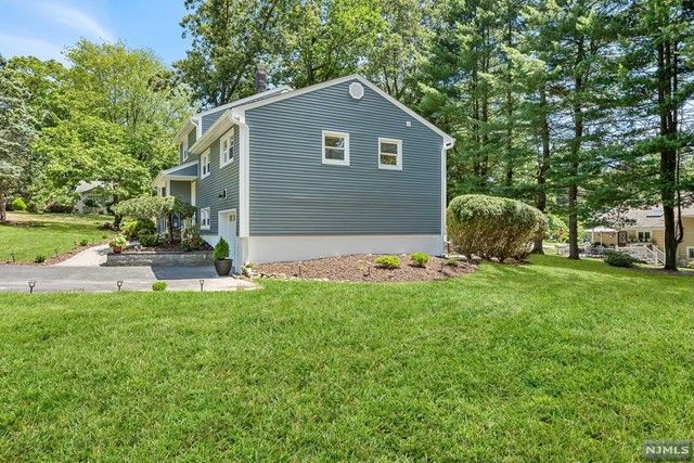 13 Windsor Drive, Park Ridge, NJ 07656