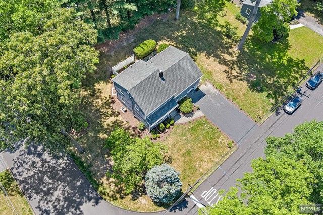 13 Windsor Drive, Park Ridge, NJ 07656