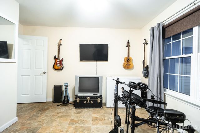 2402 Candlelight Court, Helmetta, NJ 08828