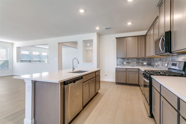 102 Hudson Lane, Justin, TX 76247