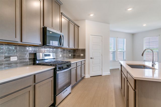 102 Hudson Lane, Justin, TX 76247