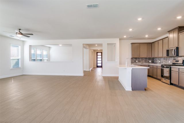102 Hudson Lane, Justin, TX 76247