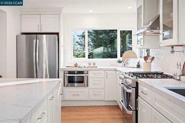 6555 Saroni Dr, Oakland, CA 94611