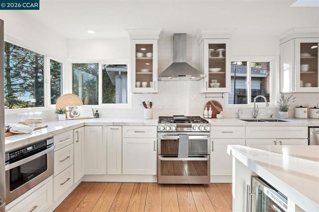 6555 Saroni Dr, Oakland, CA 94611