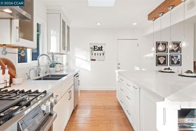 6555 Saroni Dr, Oakland, CA 94611