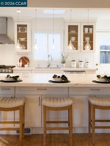 6555 Saroni Dr, Oakland, CA 94611