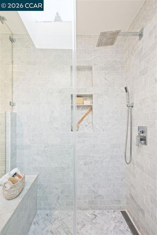 6555 Saroni Dr, Oakland, CA 94611