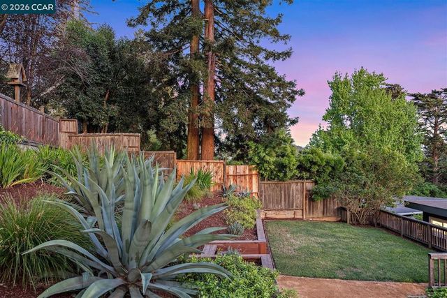 6555 Saroni Dr, Oakland, CA 94611