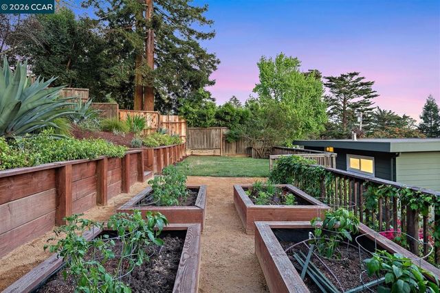 6555 Saroni Dr, Oakland, CA 94611