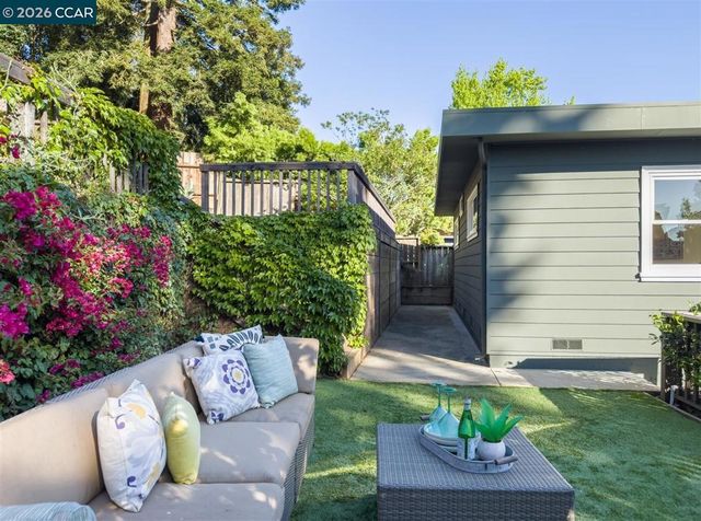 6555 Saroni Dr, Oakland, CA 94611