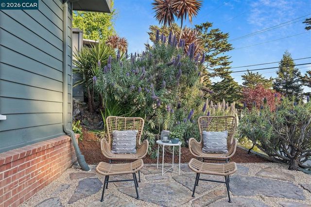 6555 Saroni Dr, Oakland, CA 94611