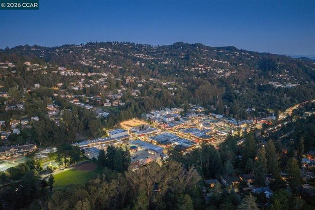 6555 Saroni Dr, Oakland, CA 94611