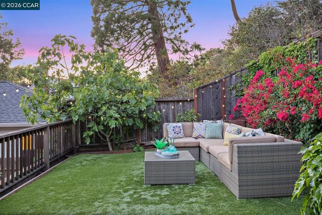 6555 Saroni Dr, Oakland, CA 94611