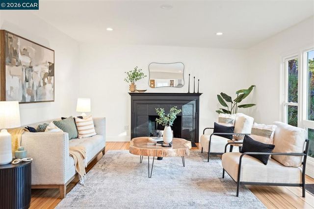 6555 Saroni Dr, Oakland, CA 94611