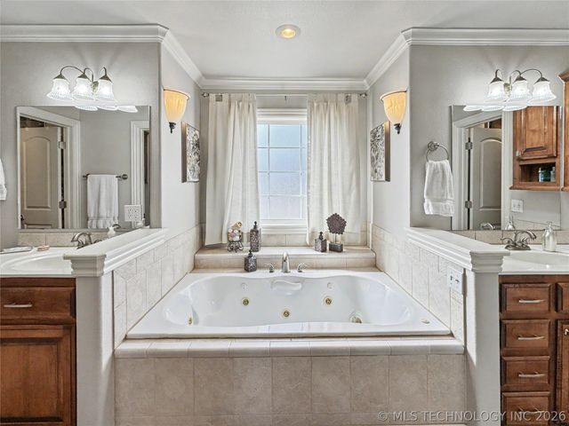 13976 N 503 Road, Tahlequah, OK 74464