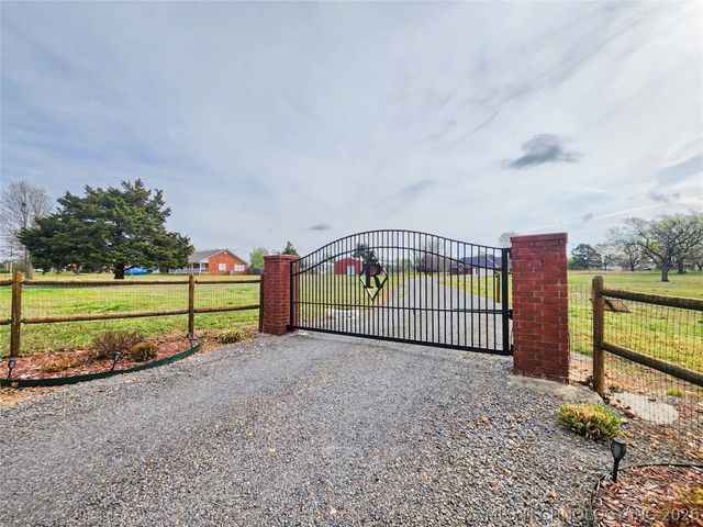 13976 N 503 Road, Tahlequah, OK 74464