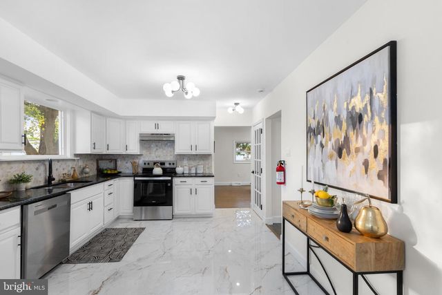 2543 BURNING TREE RD, Pennsauken, NJ 08109