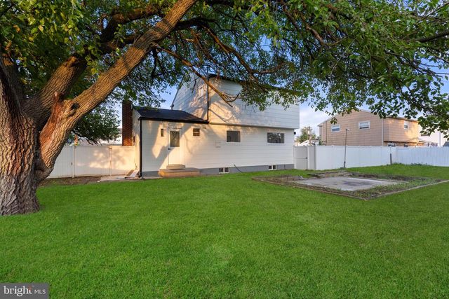 2543 BURNING TREE RD, Pennsauken, NJ 08109