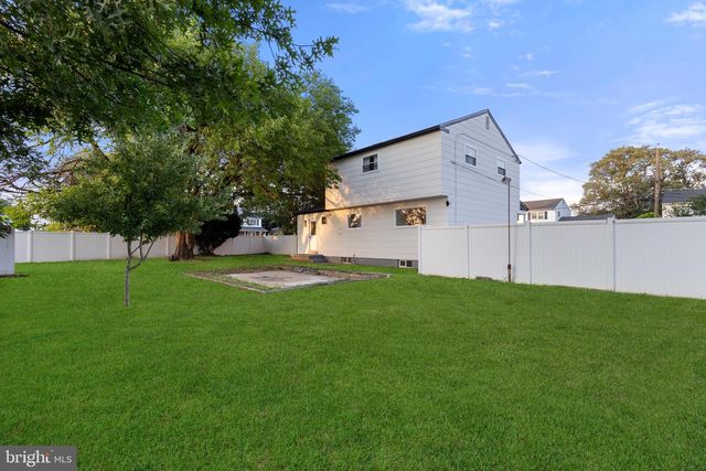 2543 BURNING TREE RD, Pennsauken, NJ 08109